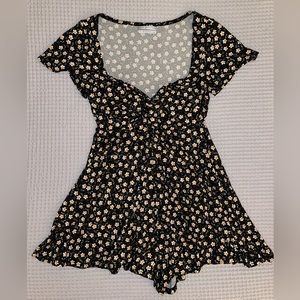 Urban Outfitters Floral Romper Size Small